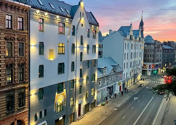 & Functional דירה *